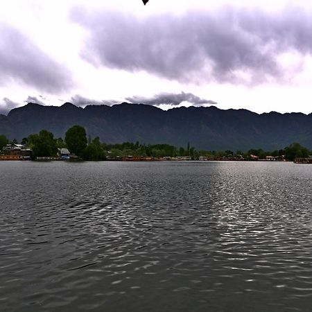 Wangnoo Worth Houseboats Hotel Srinagar  Ngoại thất bức ảnh