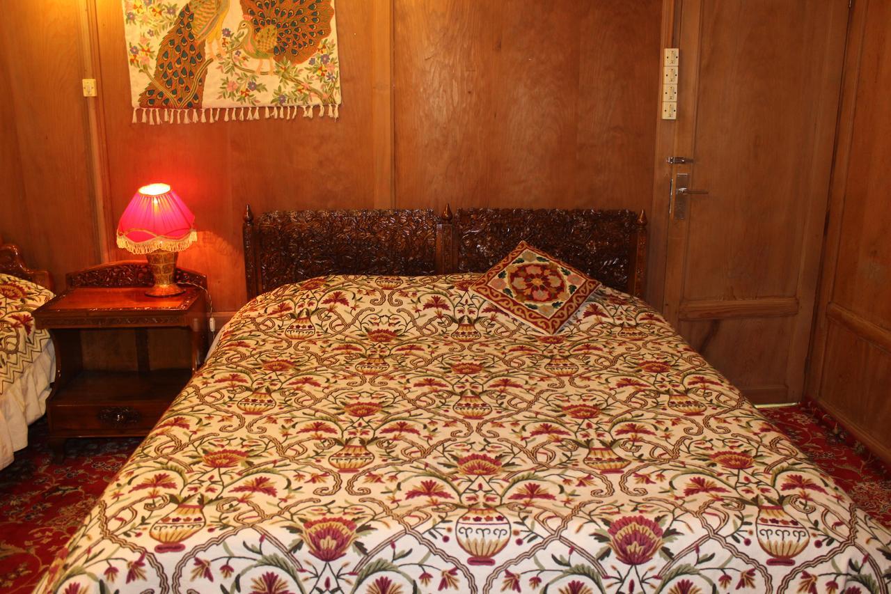 Wangnoo Worth Houseboats Hotel Srinagar  Ngoại thất bức ảnh