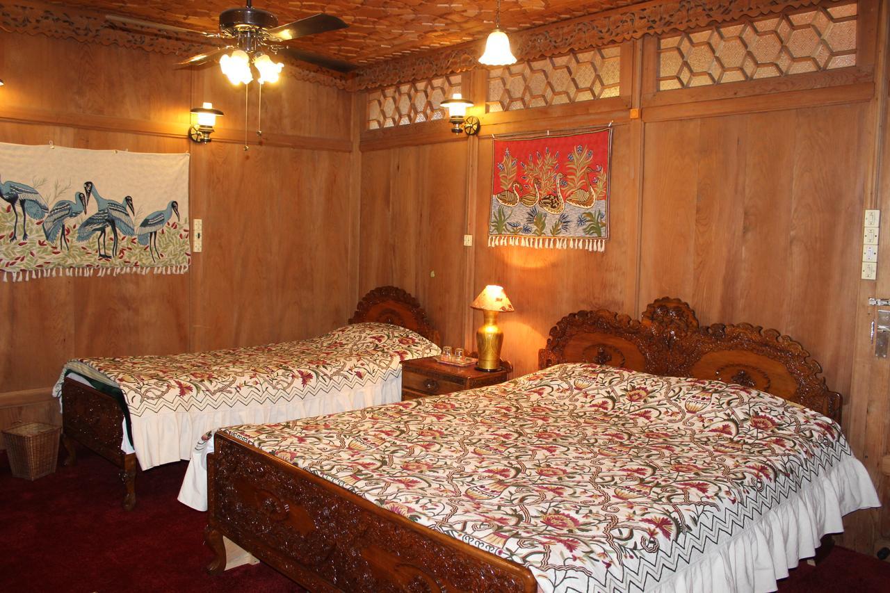 Wangnoo Worth Houseboats Hotel Srinagar  Ngoại thất bức ảnh