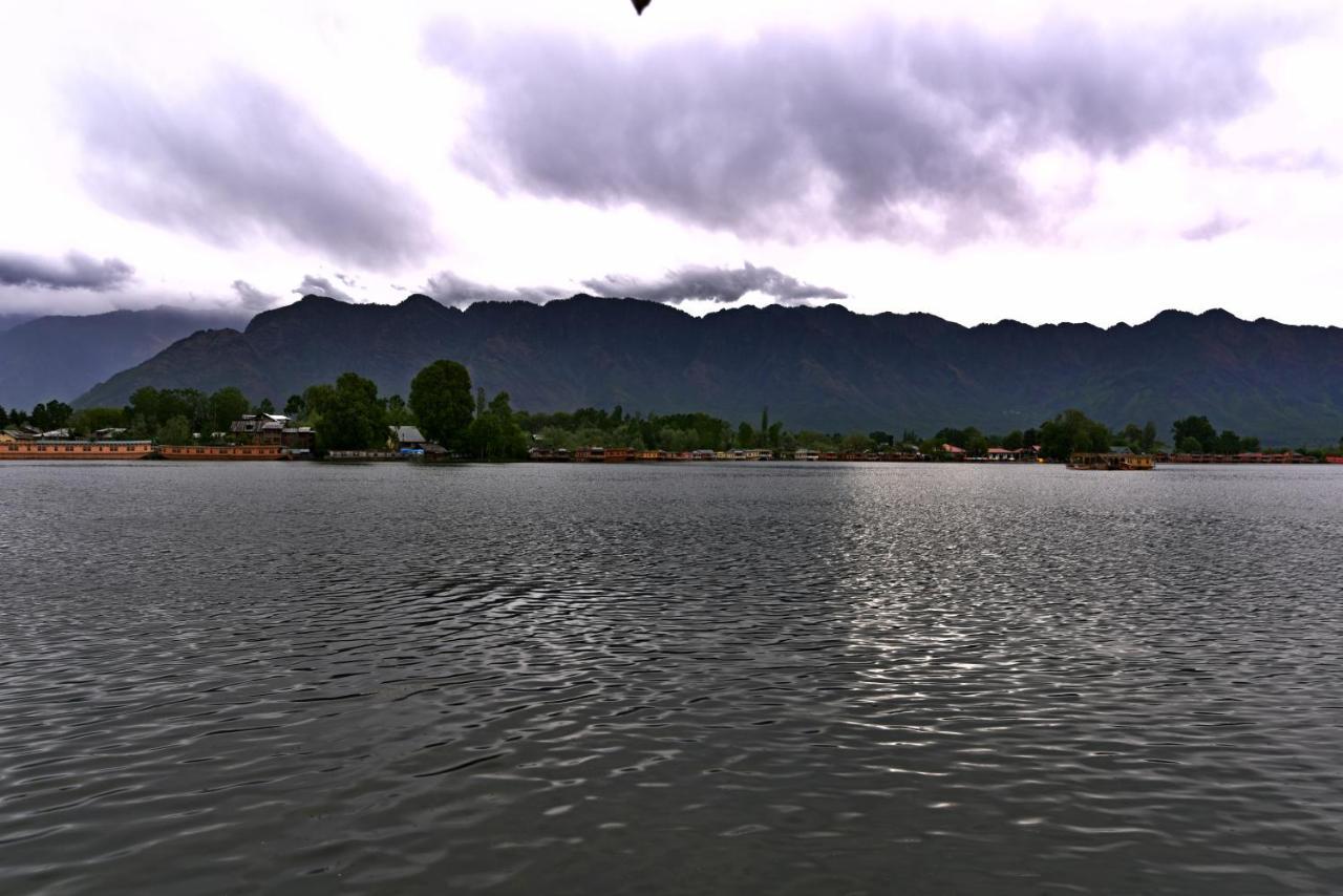 Wangnoo Worth Houseboats Hotel Srinagar  Ngoại thất bức ảnh