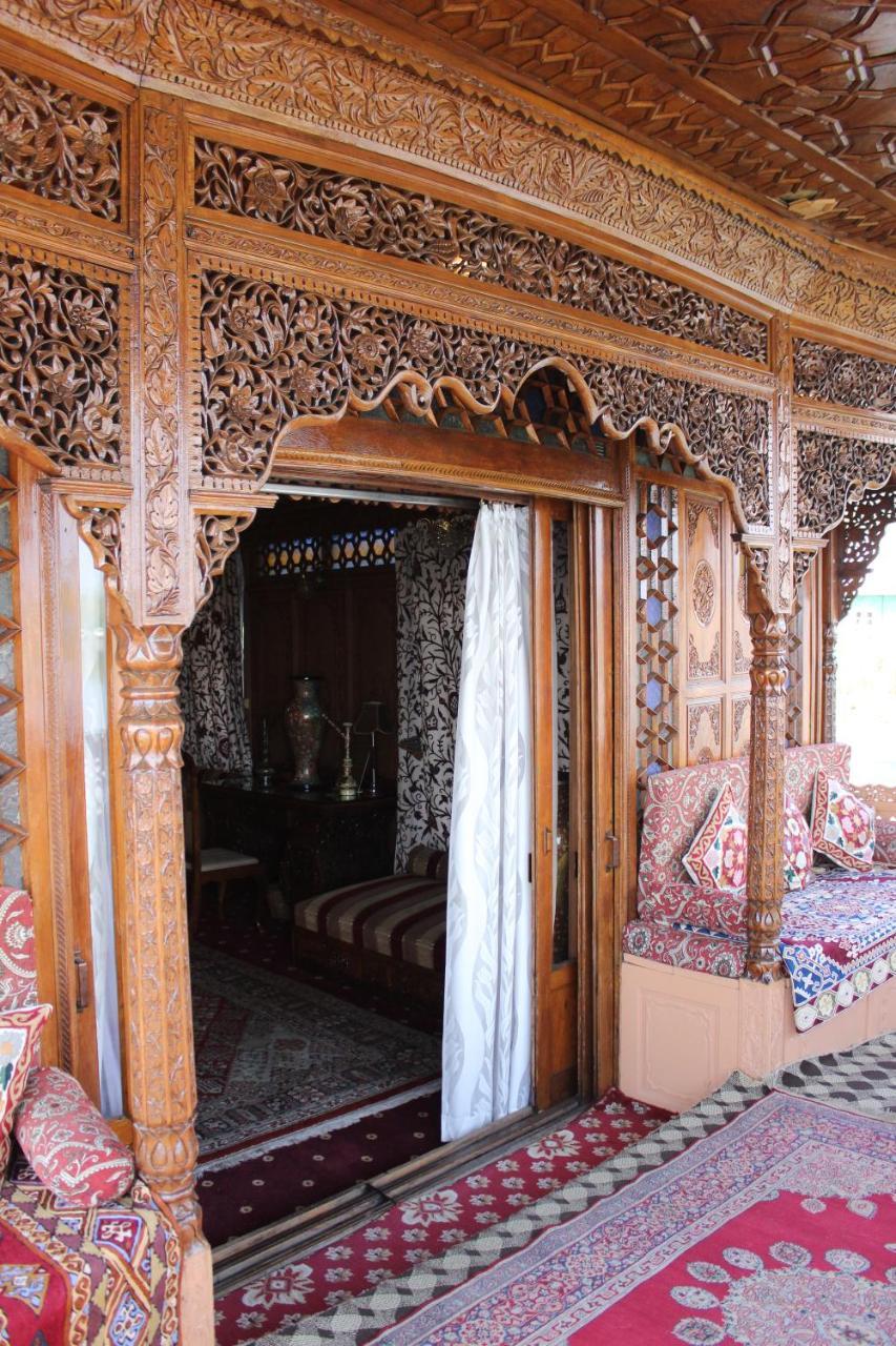 Wangnoo Worth Houseboats Hotel Srinagar  Ngoại thất bức ảnh