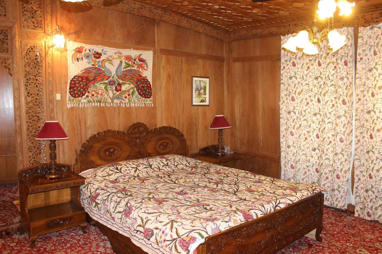 Wangnoo Worth Houseboats Hotel Srinagar  Ngoại thất bức ảnh